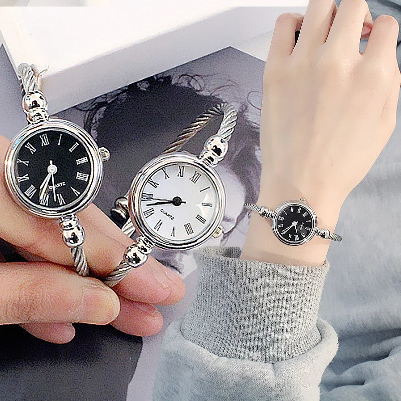 Новинка 2023, женские часы в стиле ретро, круглые маленькие Простые Модные кварцевые часы из сплава для кампуса, изысканные роскошные Студенческие Кварцевые наручные часы