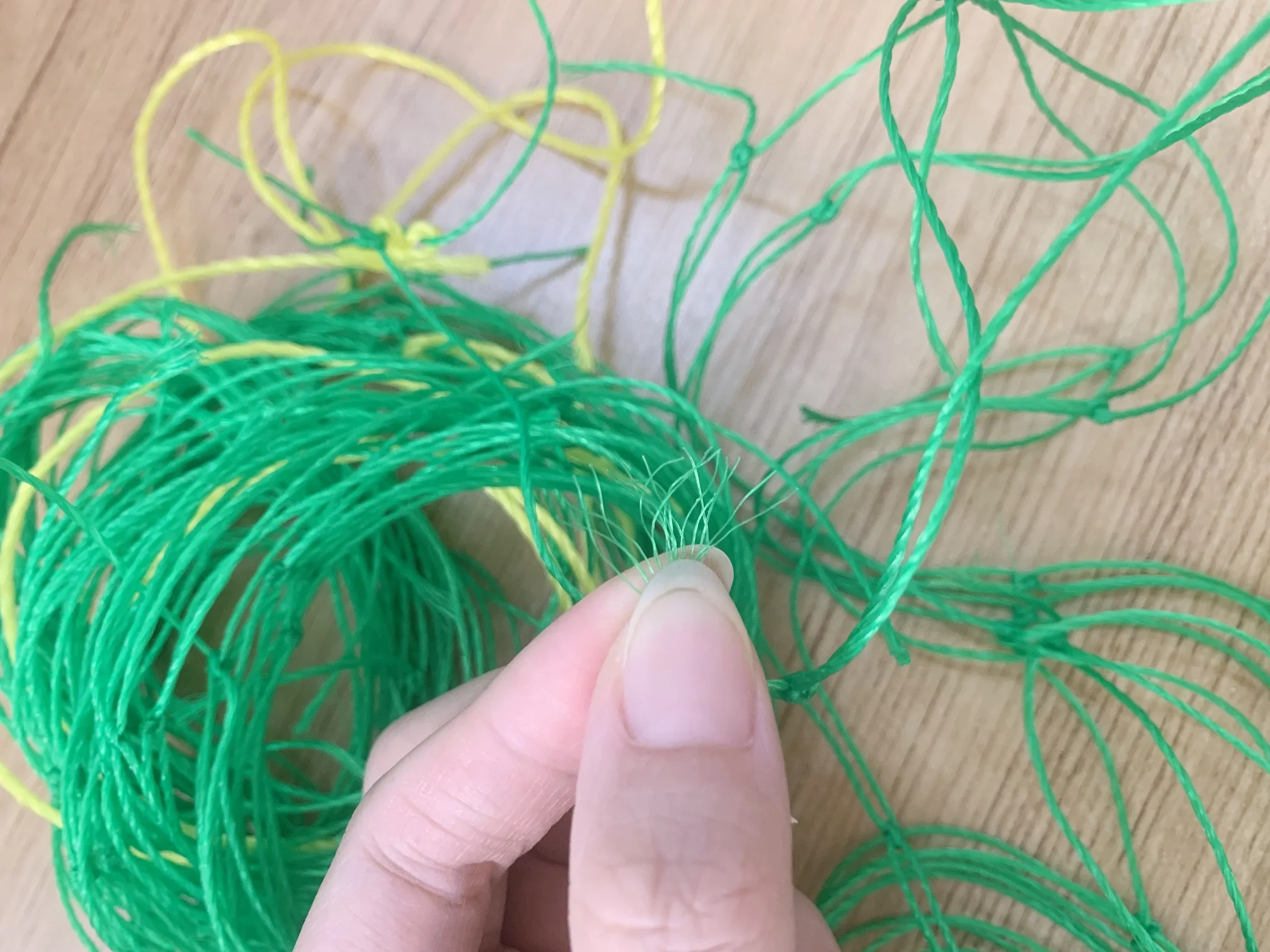 Зеленая нейлоновая садовая сетка для растений