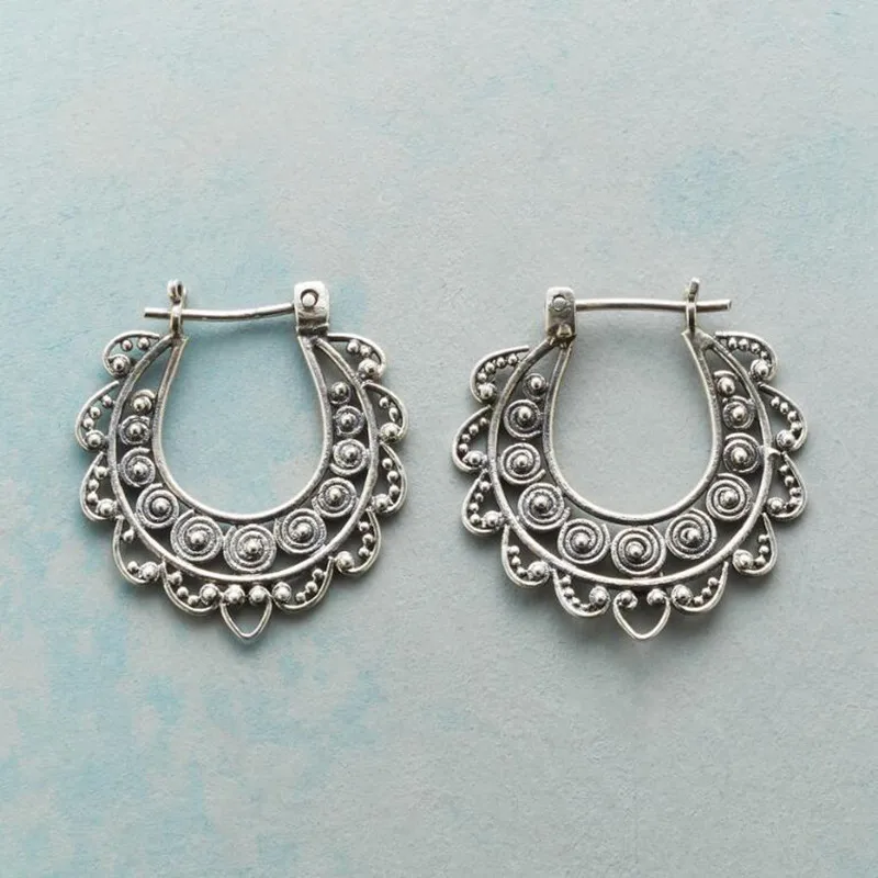 

2022 New Antique Hollow Geometric Stud Earrings Long Earrings Showing Face and Thinning Temperament Simple Jewelry