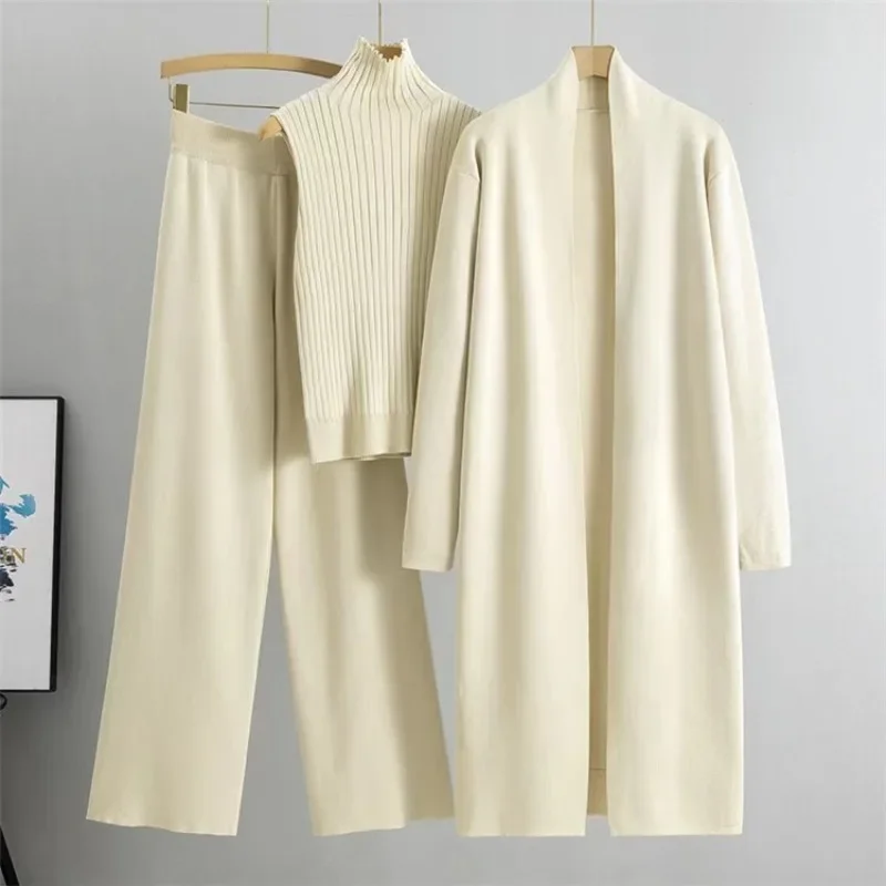 Женский трикотажный спортивный костюм