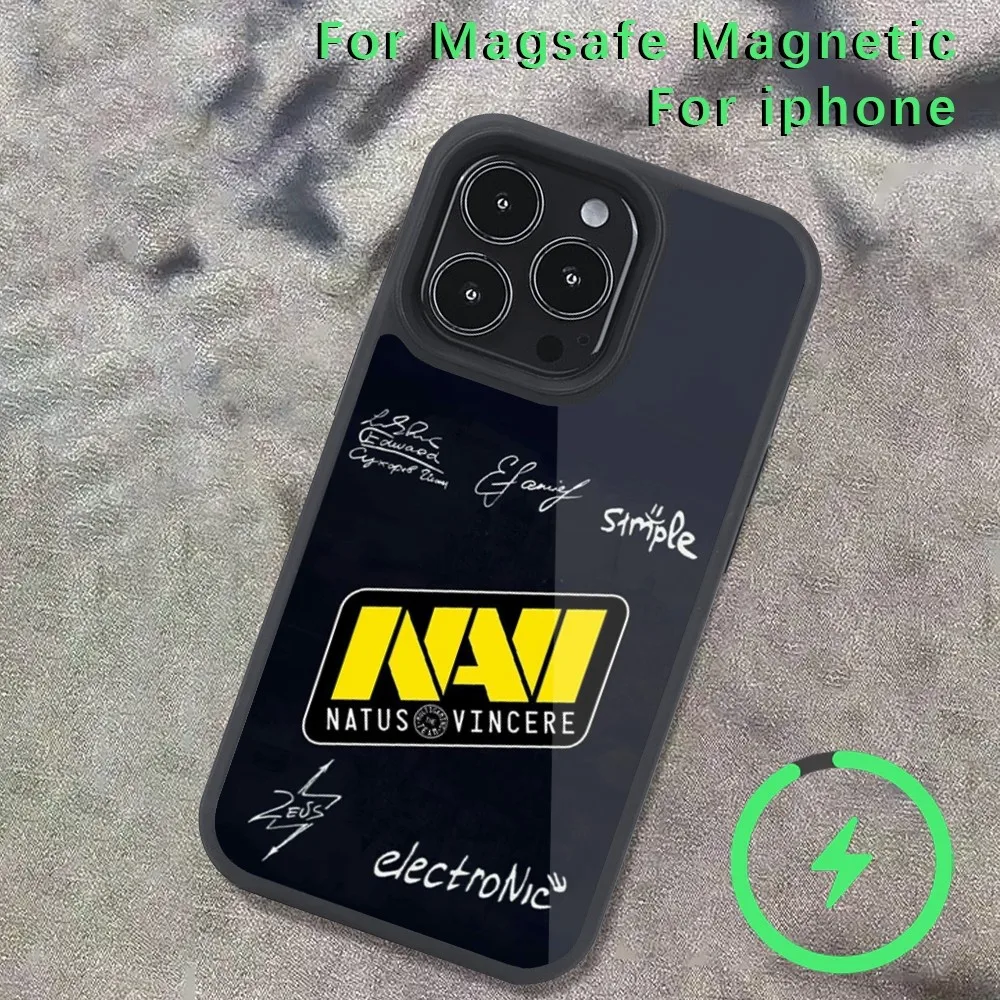Фото Чехол для телефона игровой команды N-Natus Vincere для iPhone 14 13 12 11 15 Pro Max Magsafe с беспроводной зарядкой Plus Mini №2