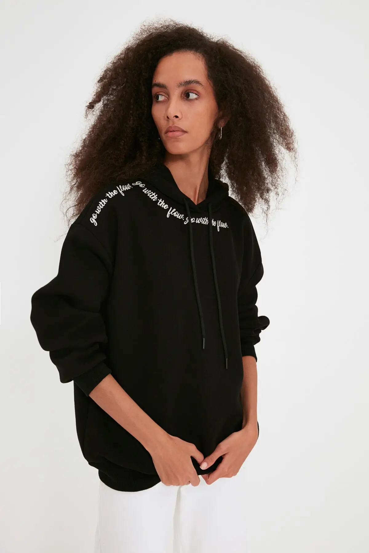 

Trendyol Loose Hooded Nakışlı Şardonlu Knitted Sweatshirt TWOAW22SW1954