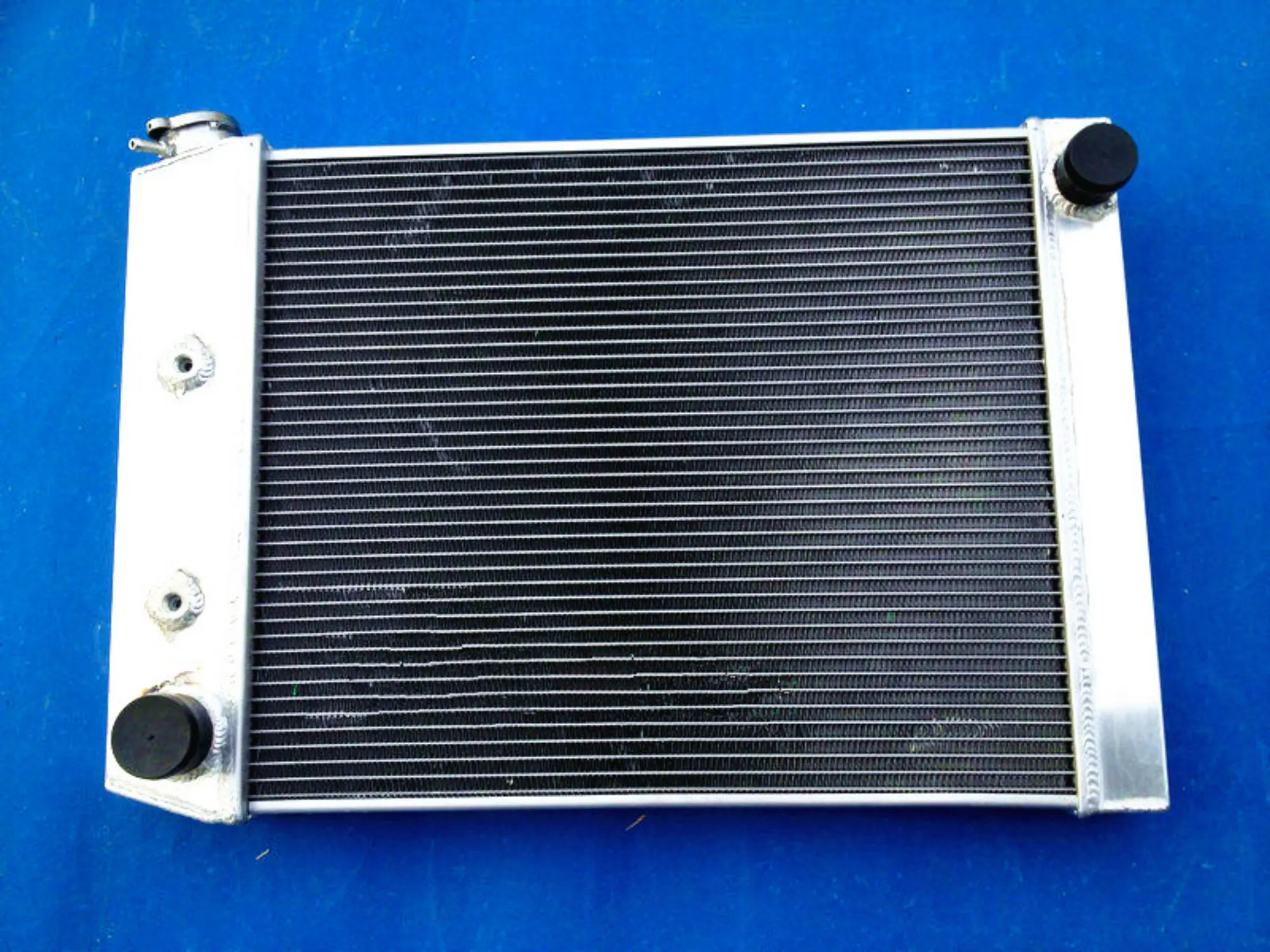 

3ROW Aluminum Radiator for Ford Cortina 6 Cylinder TC TD TE TF 72-82 AT/MT 72 73 74 75 76 77 78 79 80 81 82