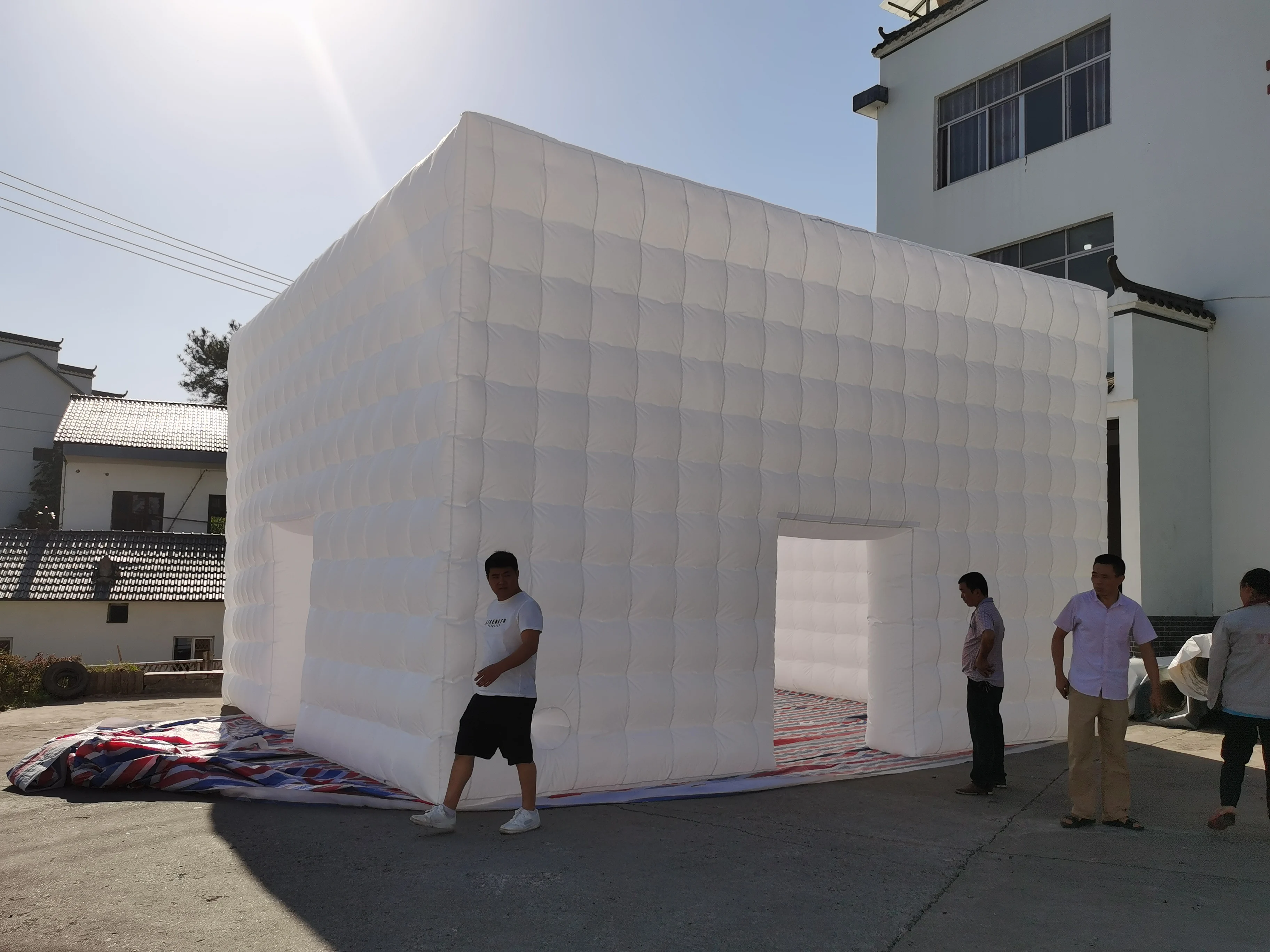 Надувная купольная палатка EJIA