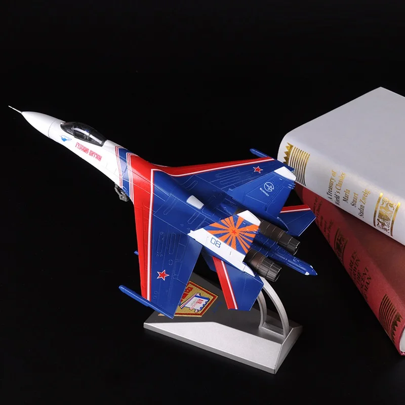 Модель летательного аппарата в масштабе 1:72 32 см