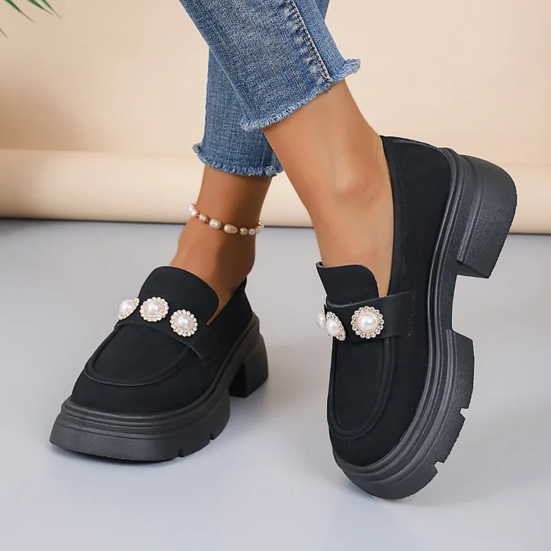 Туфли женские на толстой подошве однотонные лоферы с рельефным жемчугом