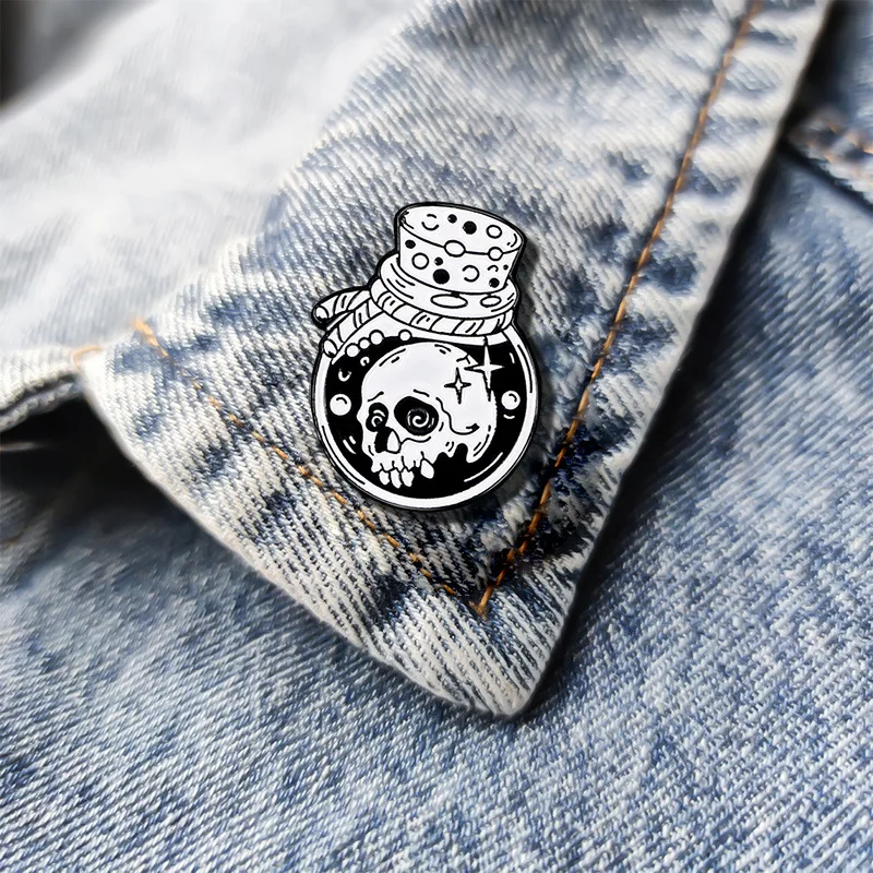 Фото Креативная металлическая брошь-значок в стиле хоррор-панк с черепом и сердцем для Хэллоуина, для украшения одежды, сумок, головных уборов, шарфов, футболок, джинсов и других аксессуаров №5