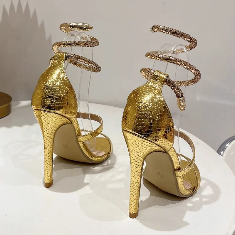 Женские сандалии с открытым носком и ремешком на щиколотке тонком высоком