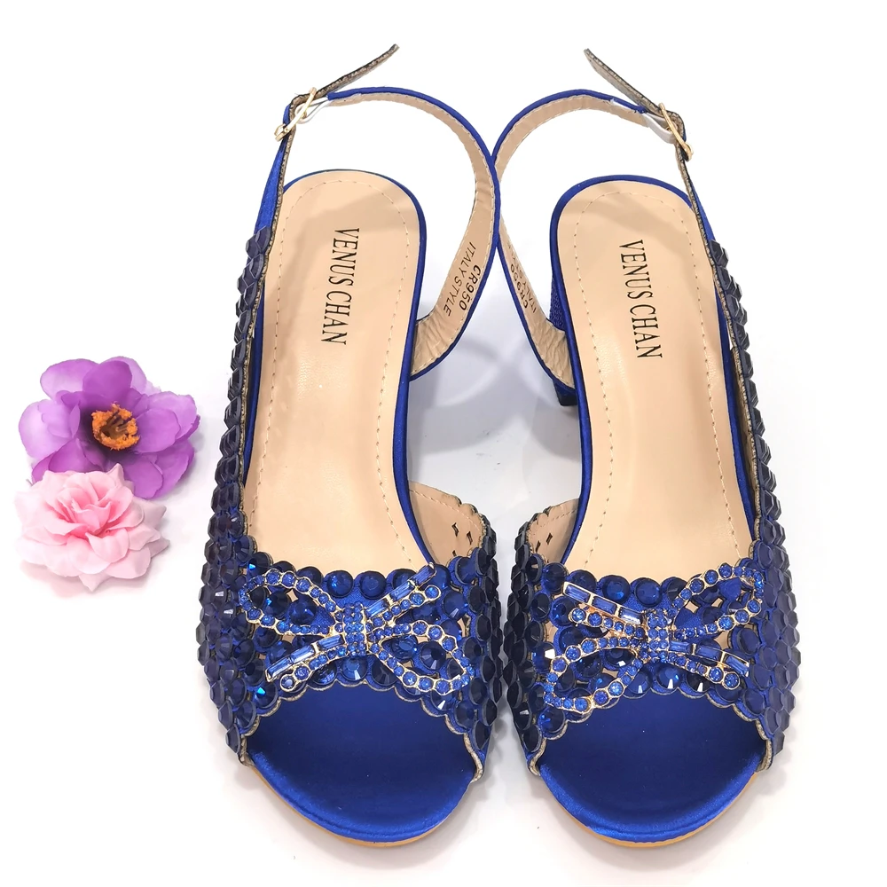2023 Newest R.Blue Nigeria Hot Sell Striped Glitter Rhinestone Flower Design Fashion Peep Toe Party Ladies Shoes And Bag Set