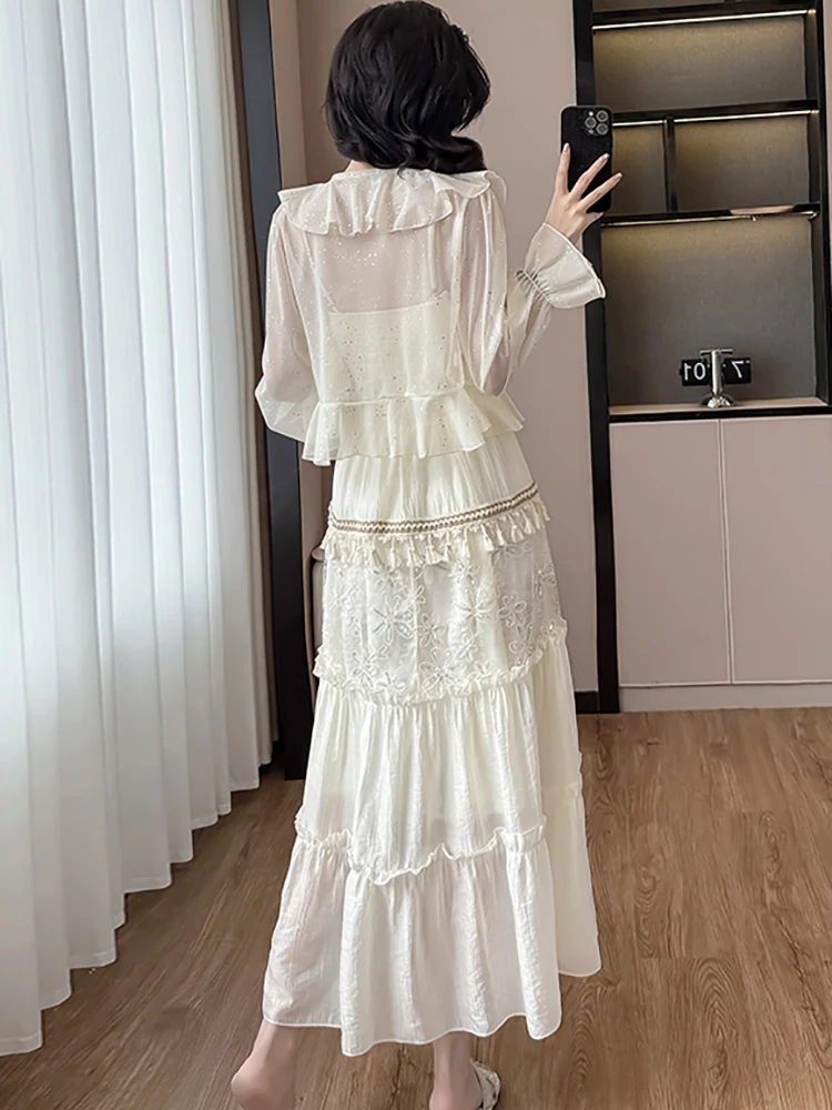 Летнее белое платье на бретельках с кисточками и рюшами + блузки блестками