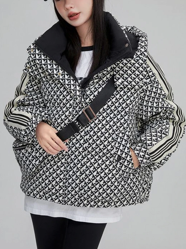 Утепленный пуховик с рисунком гусиные лапки женская зимняя Новинка 2023