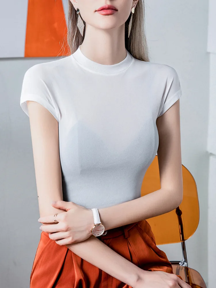 Женский костюм с коротким рукавом и воротником-стойкой