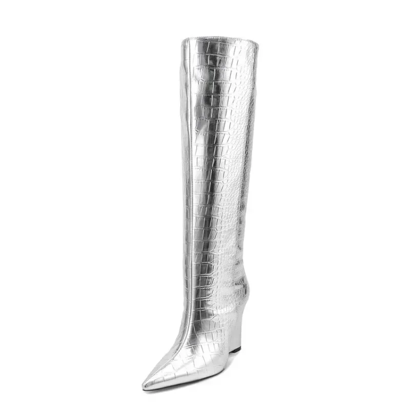 Женские сапоги на танкетке серебристые золотистые с острым носком в европейском