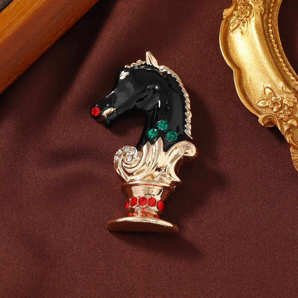 

High Quality Vintage Horse Brooch Creative Chess Badges Antique Court Color Enamel Rhinestone Corsage Lady Collar Pins Accessory
