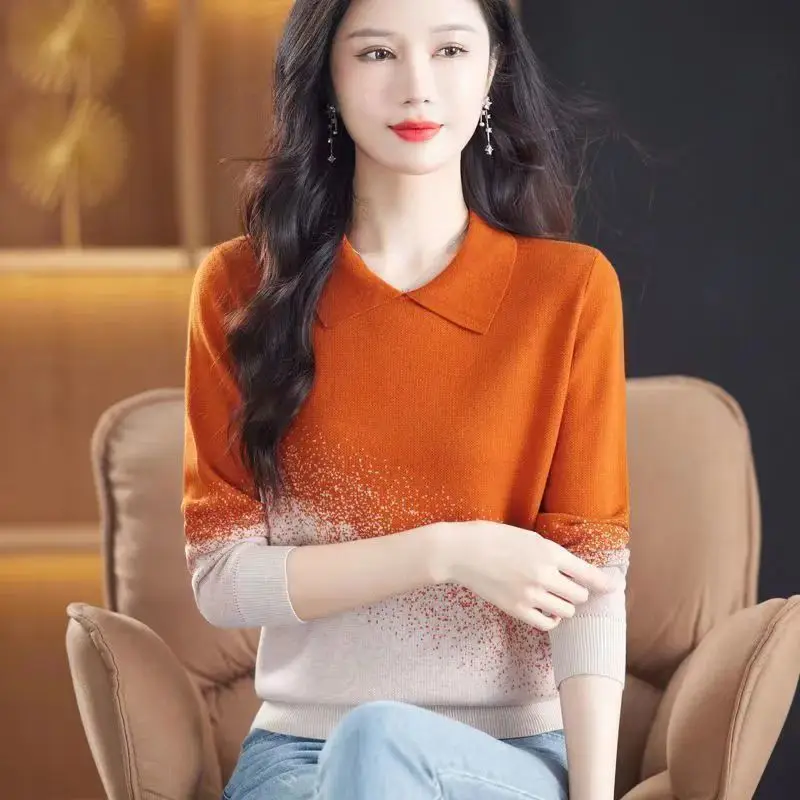 Женский трикотажный свитер-поло с длинным рукавом контрастных цветов