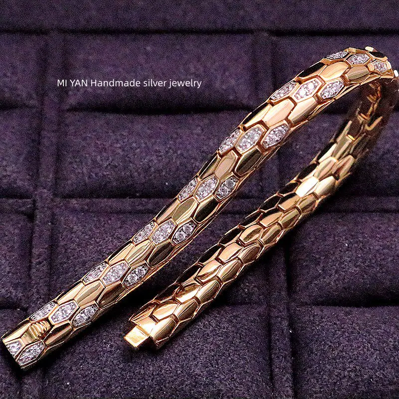 Фото Двухцветный браслет-цепочка Snake Bone с бриллиантовой огранкой – светло-розовое золото, минималистичный дизайн класса люкс для женщин, 925 пробы. №2