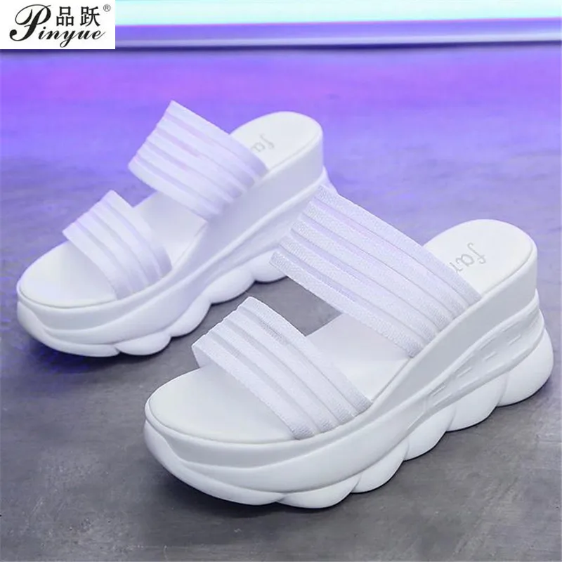 

Шлепанцы женские на толстой подошве, пляжные танкетки, танкетка, стразы, сланцы, массивные тапочки, лето