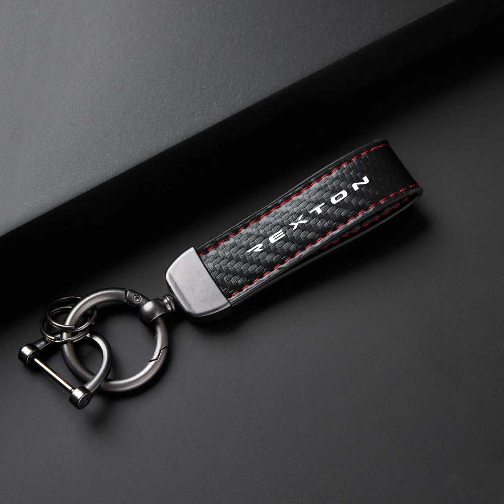 

Автомобильный вращающийся на 360 градусов брелок из искусственной кожи с подковой для Ssangyong Korando Kyron Musso Rexton Tivoli Actyon, автомобильные аксессуары