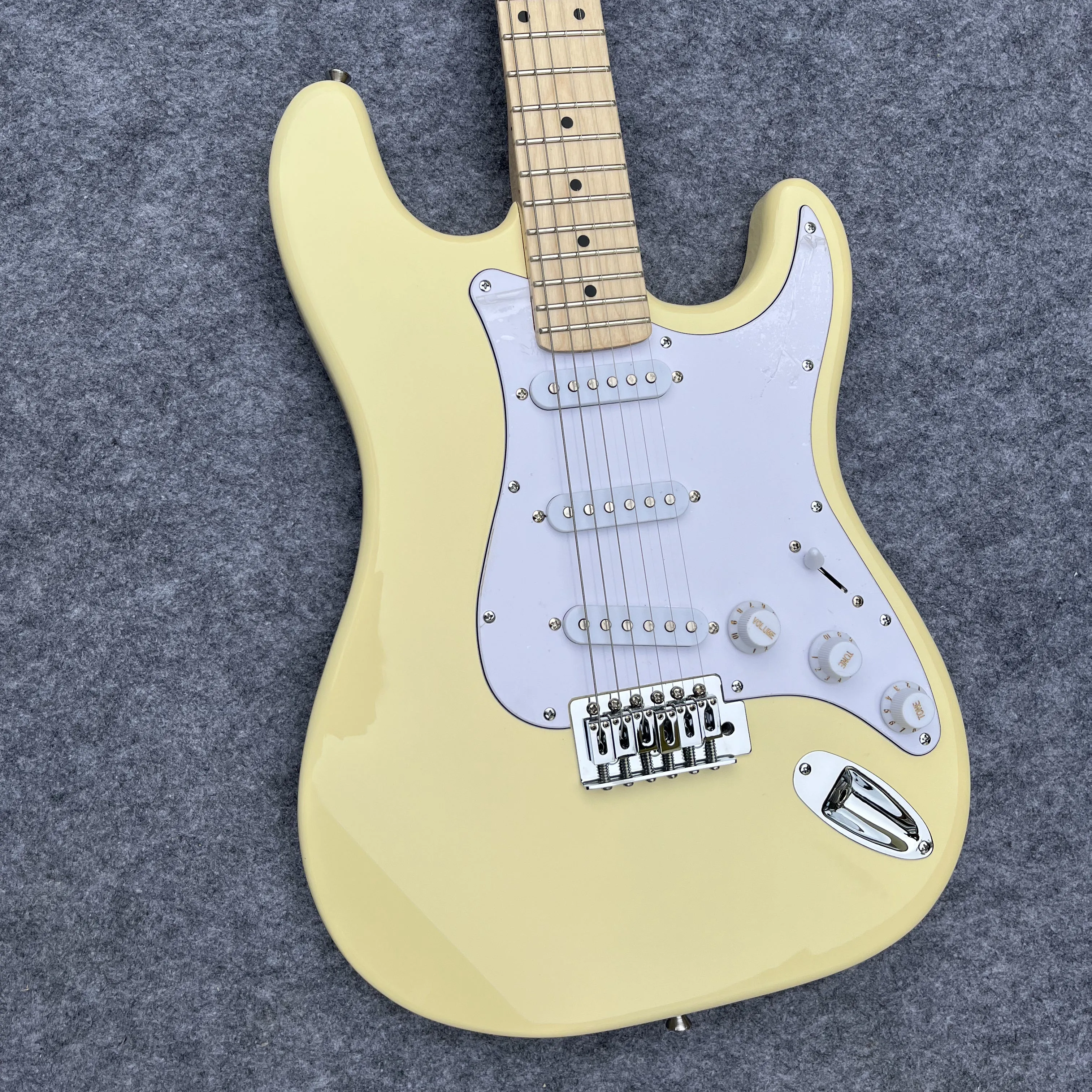

High Quality Custom Body 6 String Maple Wood Fingerboard Stratocast-er Electric Guitar 22 Fret Special Price Light Yellow