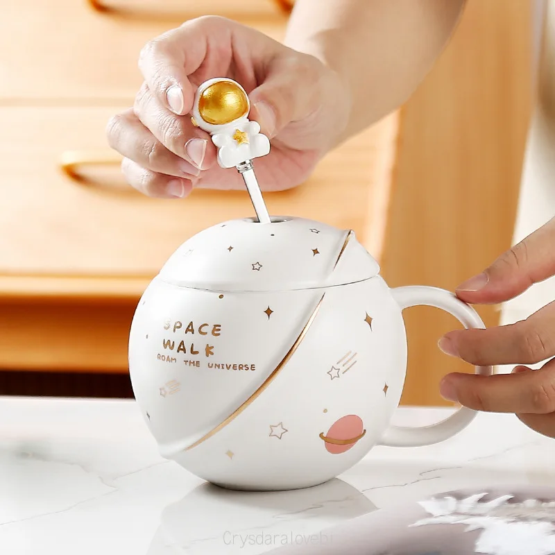 

400ml Ceramic Space Mug with Spoon Lid Lovely Astronaut Mugs Astronaut Moon Landing Water Cup Milk Coffee Cup Drinkware