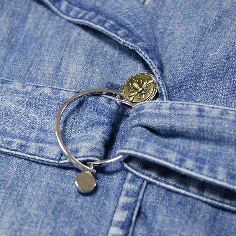 Куртка женская джинсовая с отложным воротником и большими карманами