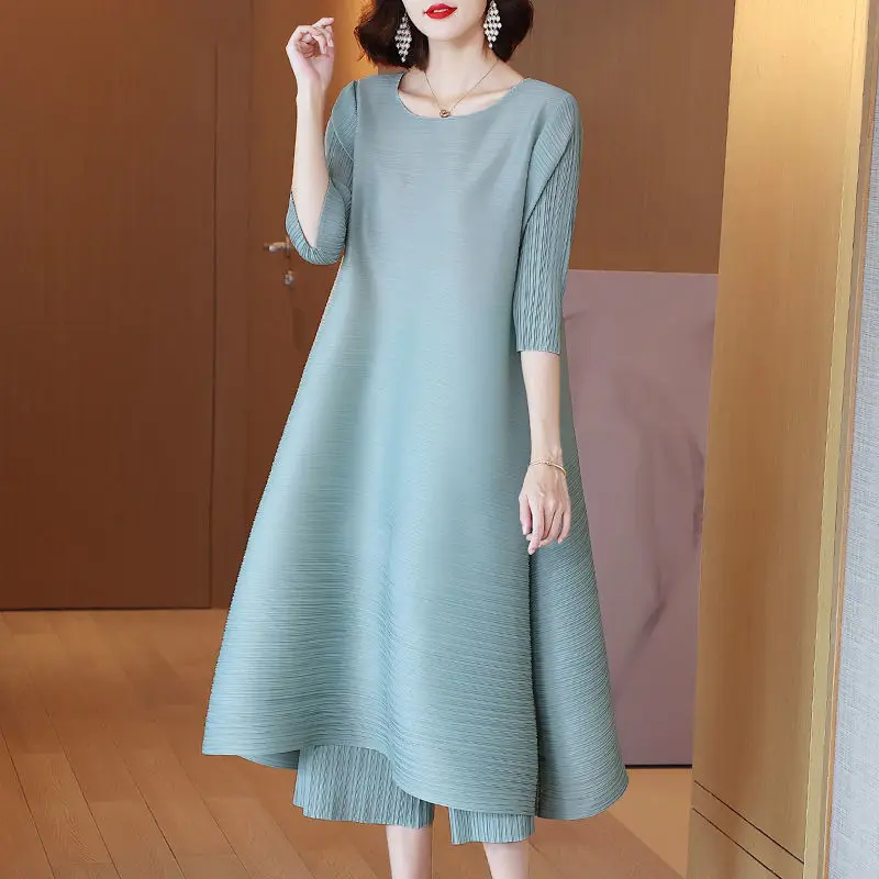 

Autumn retro minimalist Hong Kong pleats long dress 2022 new temperament ladies chic loose o neck solid casual dress tops
