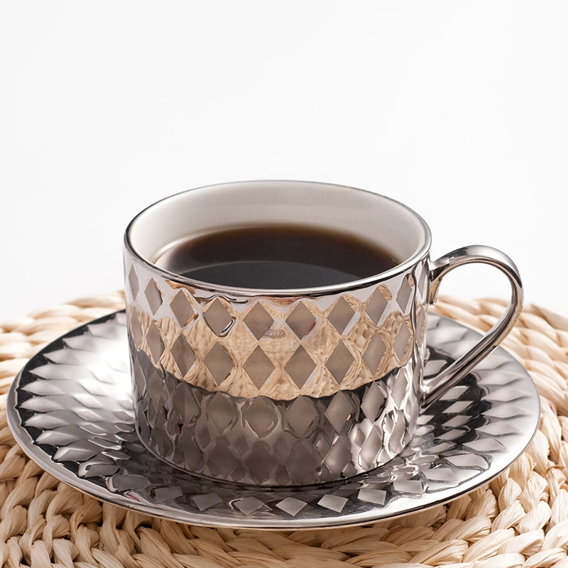 

Кофейная чашка в скандинавском стиле из костяного фарфора, блюдце, ложка, набор 200 мл, британская фарфоровая чайная чашка для кафе, улучшенна...