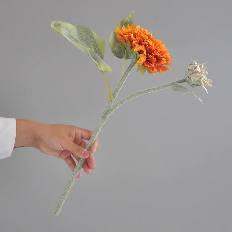 Искусственный шелковый подсолнух «Тысяча историй» аскольд евгеньевич акишин ч б том 1 сборник графических историй