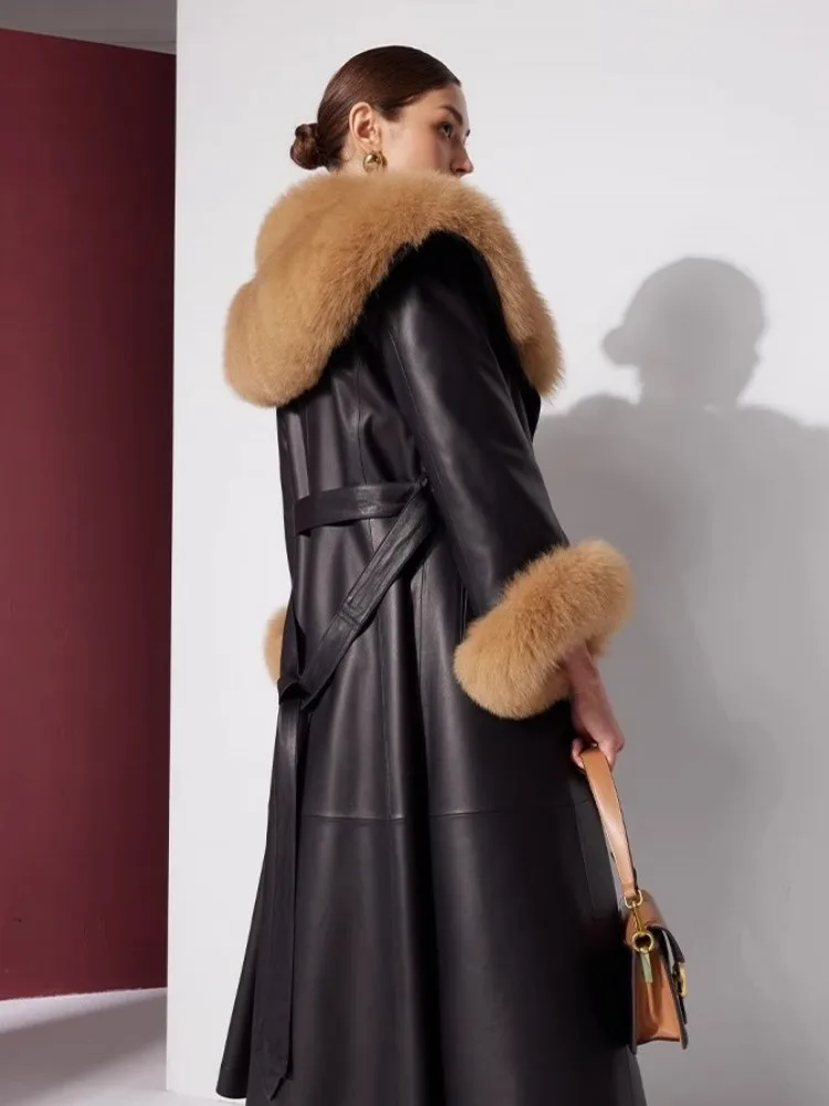 Роскошный офисный женский пуховик из натуральной кожи с воротником лисьего меха