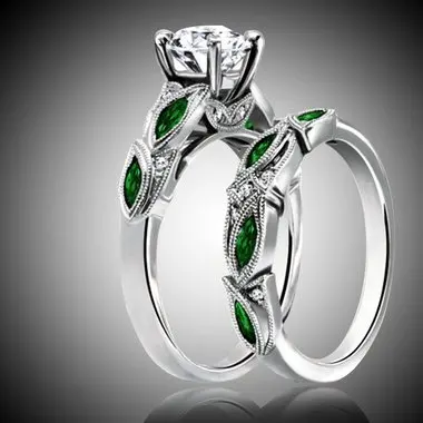 

Кольцо из серебра 925 пробы с зеленым кристаллом