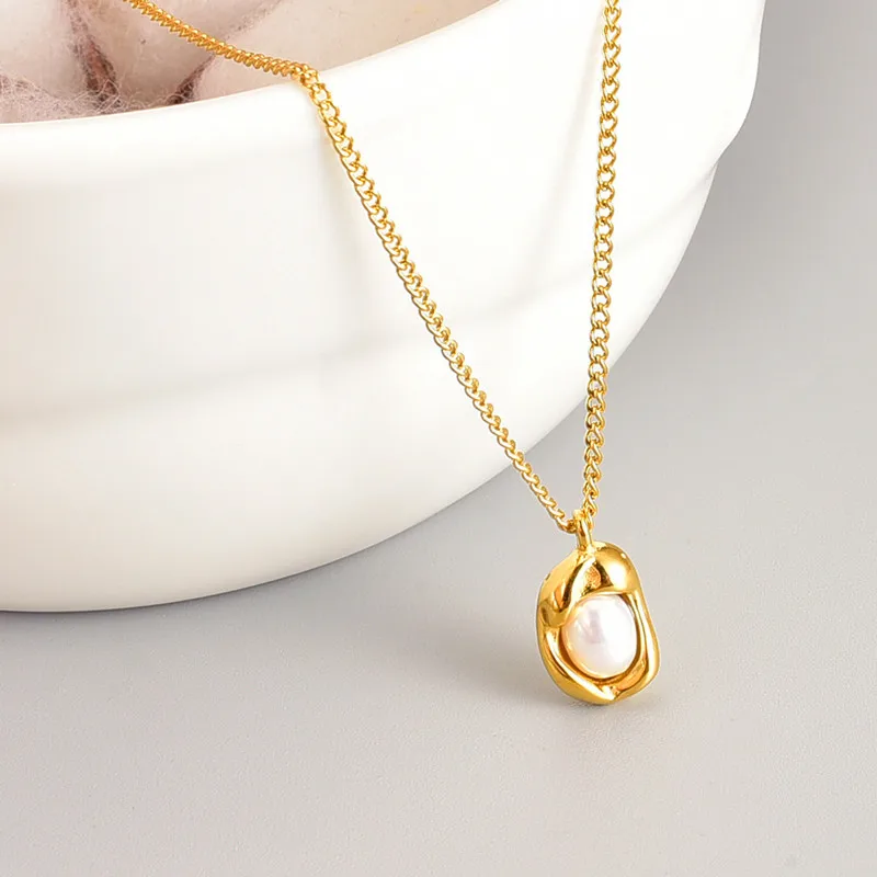 

Pearl necklace female light luxury retro simple fashion versatile pendant tide summer INS niche design sense clavicle chain