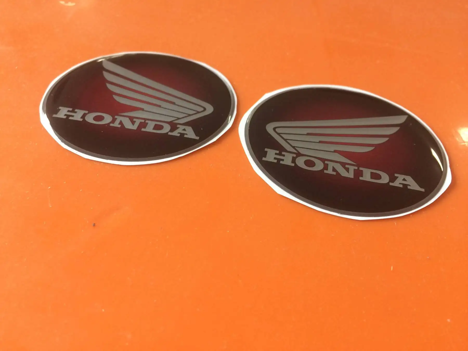 2 наклейки из смолы 3D круглые крылья левая + правая HONDA для скутера мотоцикла 60 мм