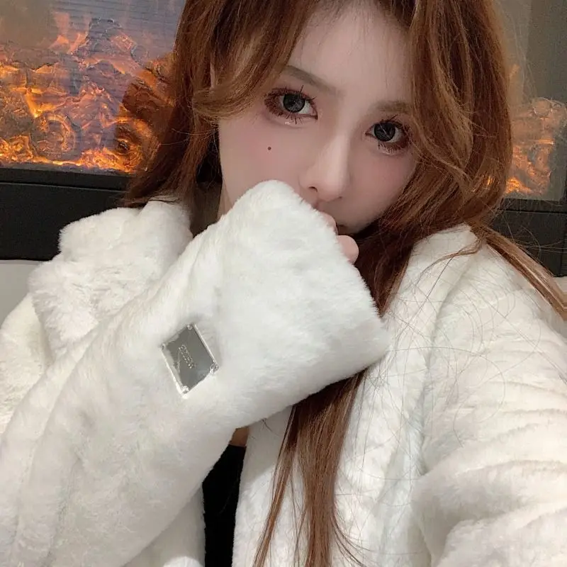 Parkas Women Outdoors Short Coats Jackets 2022 Winter New Fashion Faux Fur Buttons Splicing Warm Cardigan Casual Jackets Woman