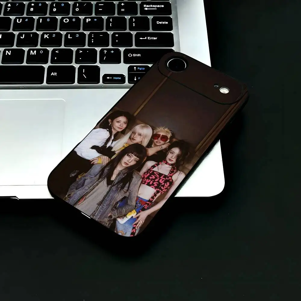 Фото Kpop Group (G) Idle Phone Case Модный черный матовый чехол для телефона из ТПУ для iPhone 12-17. Окрашенный УФ-спрей дизайн, против падения Ежедневно P №3