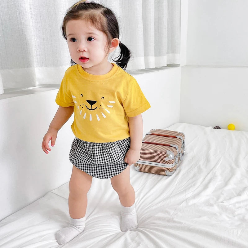 

Комплект летней одежды из 100% хлопка для новорожденных девочек, футболка с коротким рукавом и Мультяшные шорты в клетку, костюм для малышей