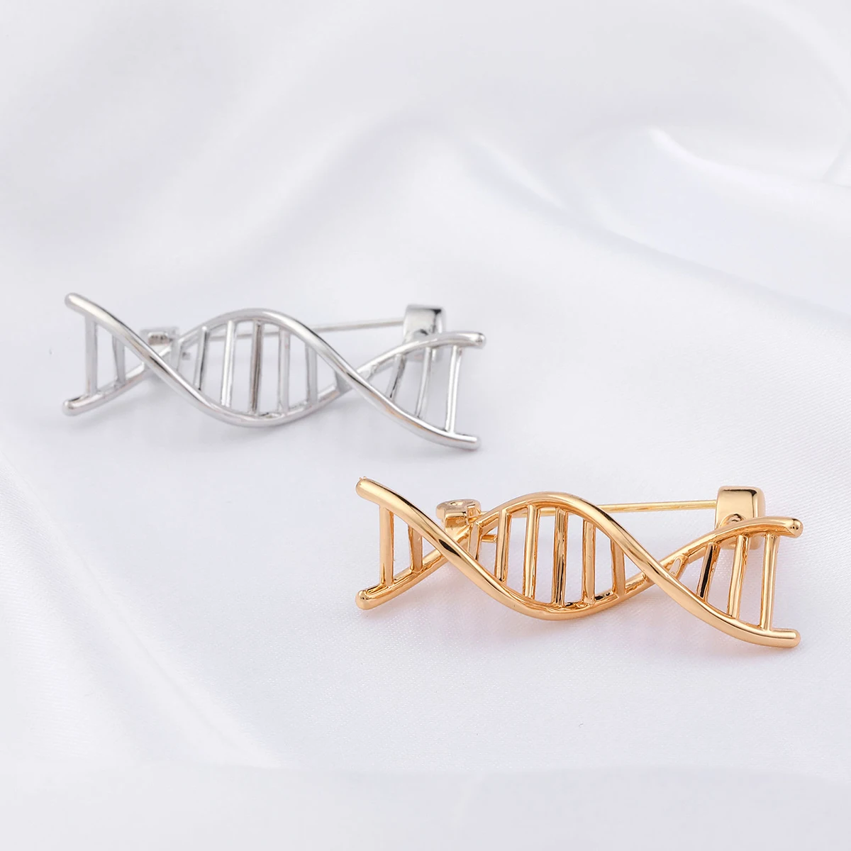 

20pcs DNA Pin Copper Double Helix DNA Brooch Gift for Doctor Nurse Scientist Biologist Science DNA Jewelry Wholesale