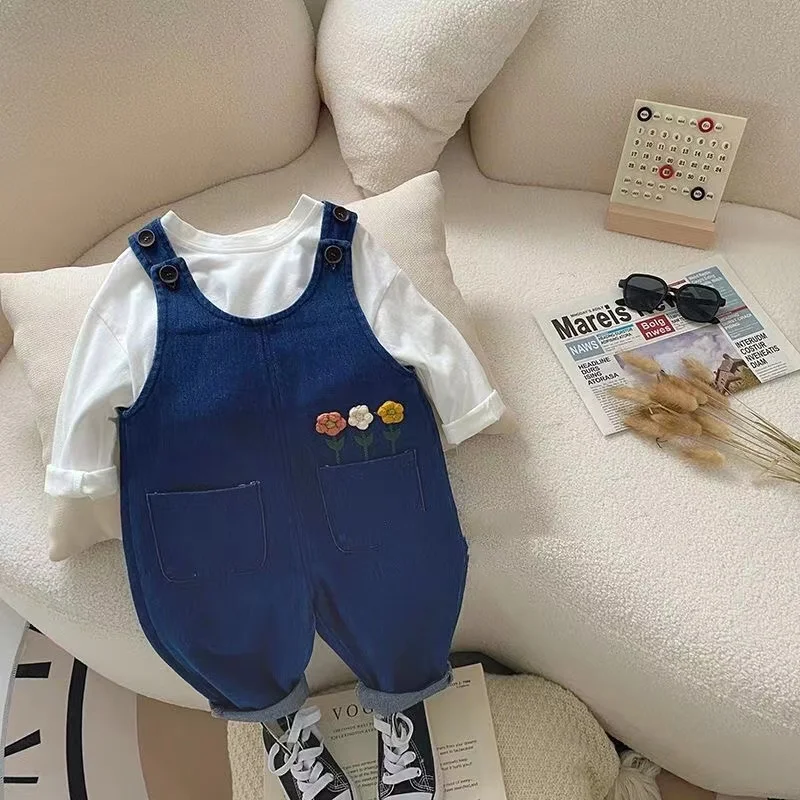 Детский джинсовый комбинезон с цветочным принтом свободного покроя