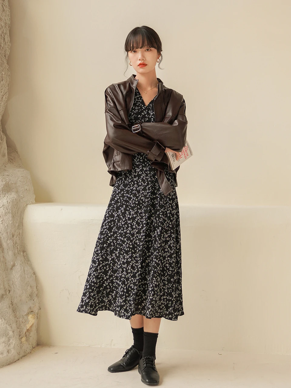 Черное женское платье с цветочным принтом Fashilu новинка осени 2023 облегающая талию