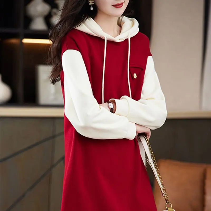 Рисунок 2 - Женское облегающее платье с капюшоном