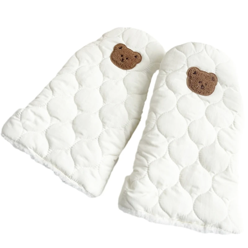 Изолированные перчатки с медведем милые и практичные грелки для рук комфорта