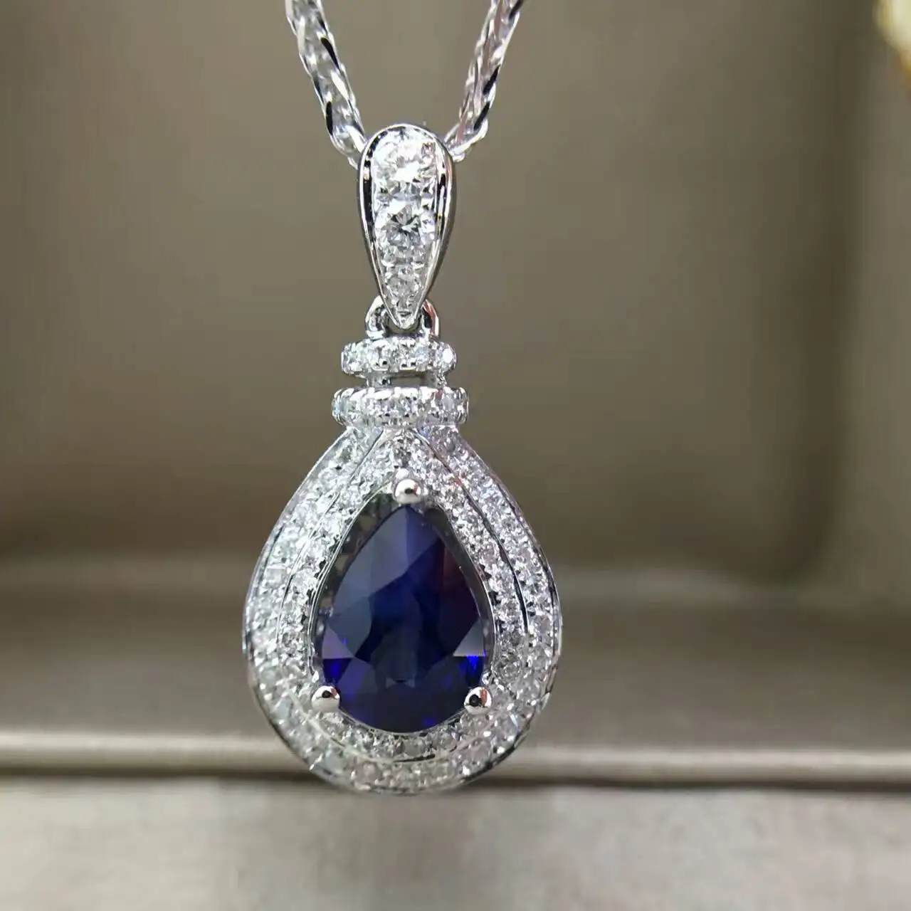 

18K White Gold 0.924ct Natural Sapphire + 0.231ct Diamond Pendant Necklace Fine Jewelry Perfume Bottle Pendant with Certificate