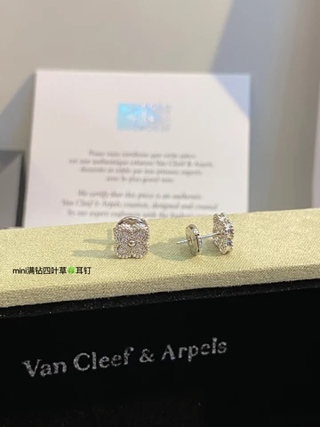 Серьги в стиле Van Cleef & Arpels
