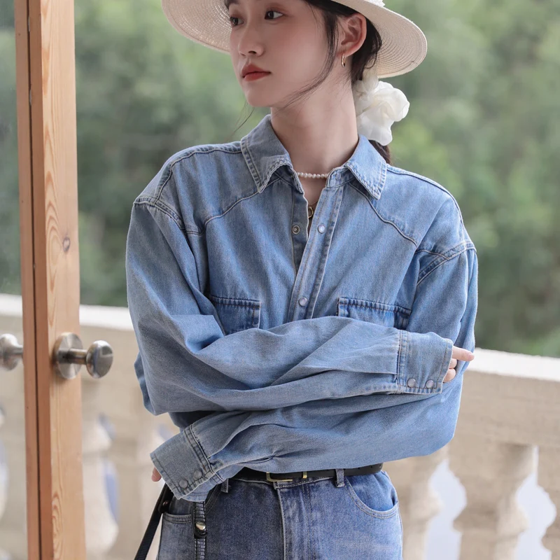 

Новинка Весна 2023, корейская мода, винтажная Милая универсальная женская Свободная джинсовая рубашка с длинным рукавом Z104