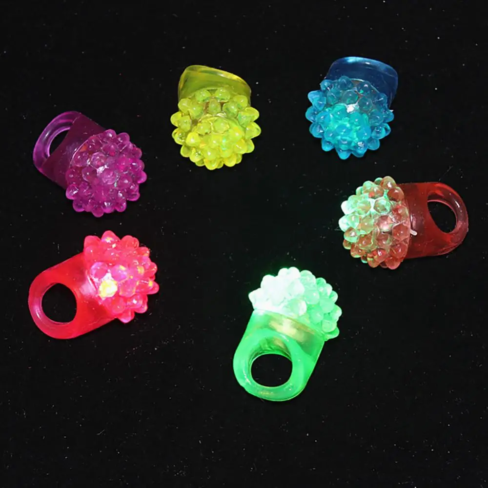 

1pc Led Flashing Strawberry Rings LED Finger Ring Luminous Event Party Glowing Ring Xmas Birthday Wedding Kids Jewelry Rings To
