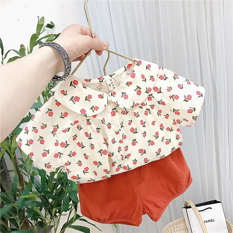 

Новинка лета 2022, детская Корейская версия рубашки с коротким рукавом и цветочным принтом, блузка с кукольным воротником для девочек, модный ...