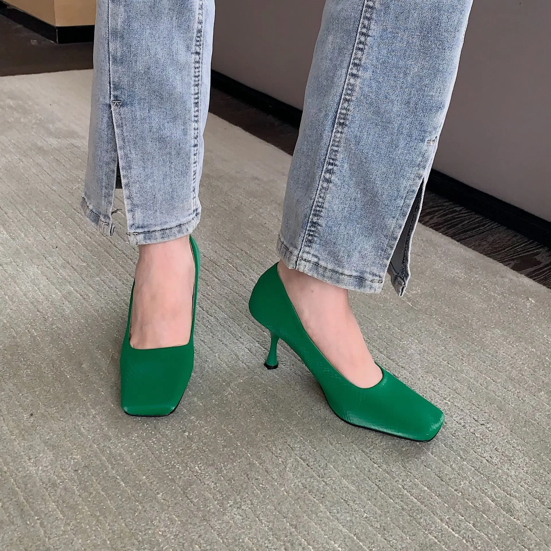 Туфли-лодочки женские на танкетке заостренный носок квадратный шнуровка