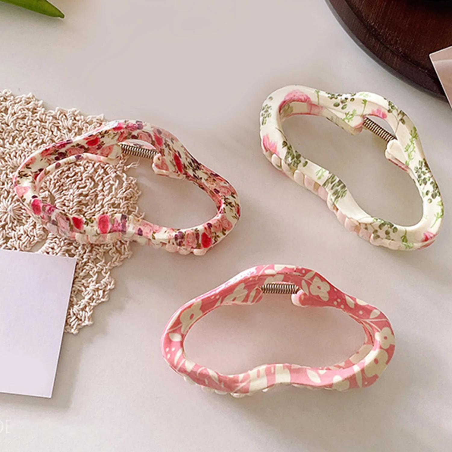 

Retro Irregular Colorful Clouds Large Grab Clip Woman Elegant Hair Claw Ponytail Clip Crab Hairpin Fashion Hair Accessories