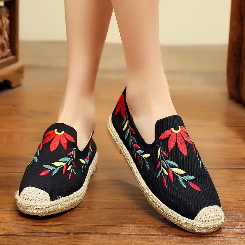 New Women's Canvas Casual Shoes round Toe Vintage Breathable Embroidered Cloth Shoes Fashion Artistic Pastoral Women Shoes