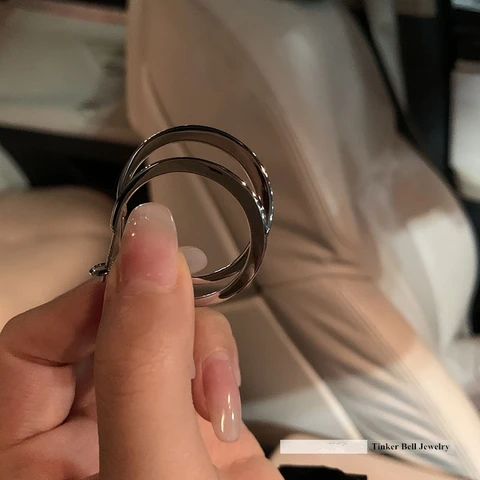 Металлические серьги-кольца серебристого цвета