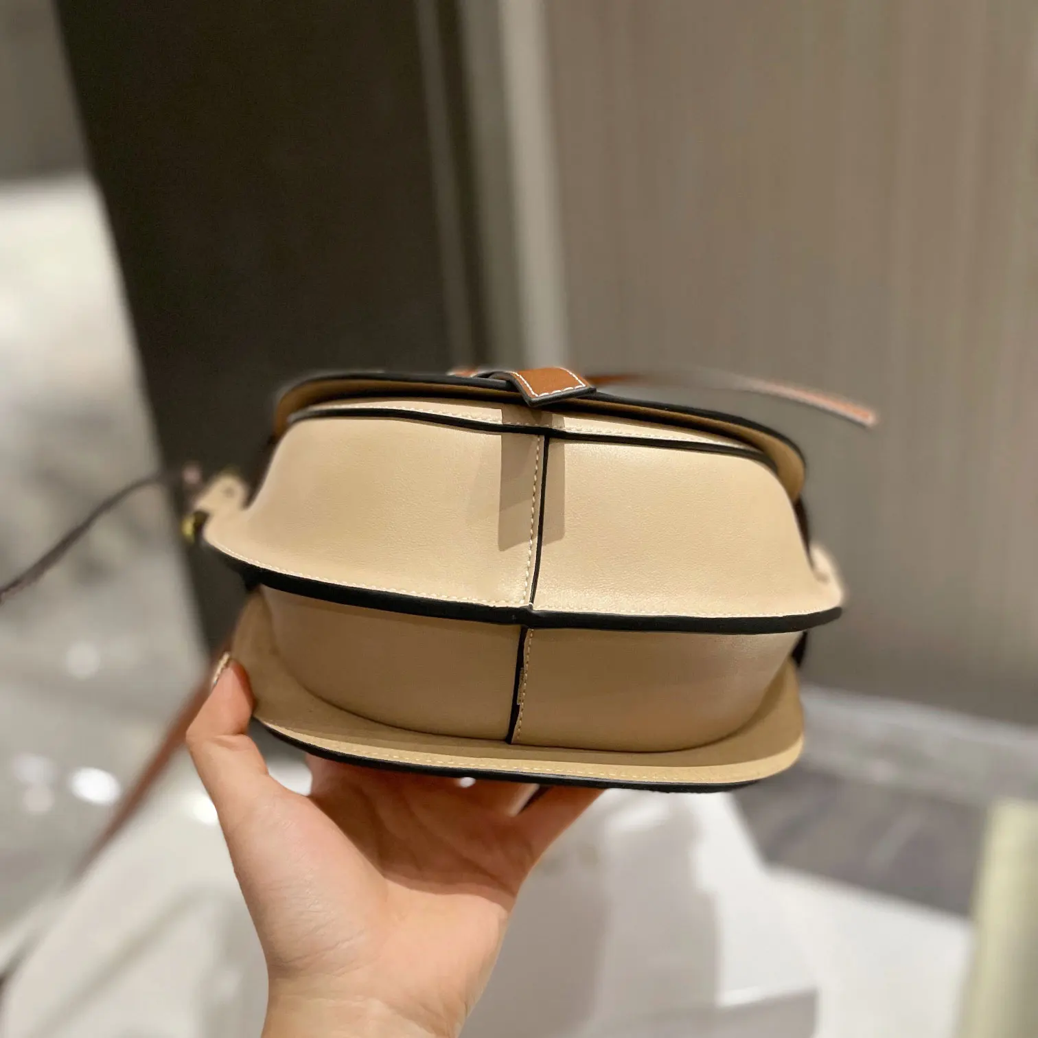 

Women's Branded Shoulder Bag 2022 New Trend Luxury Designer Genuine Leather Bow Saddle Bags for Women Crossbody Bags